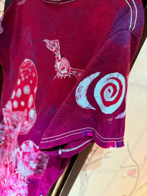 Flying Eye Mushroom Moon on Front & Blinking Shrooms on back, V-neck t-shirt Size L