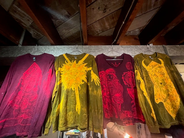 "Queen of Disks" in BATIK RED Size XL