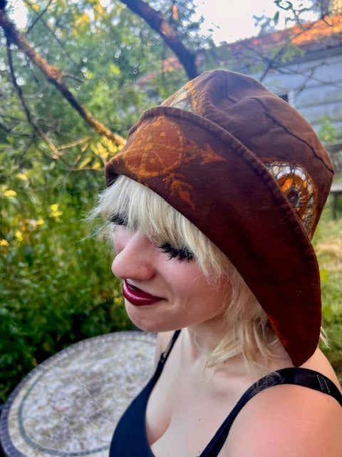 AMBER EYES OF FREYA Flapper Hat