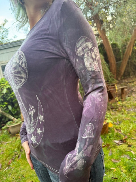 Mushroom Grunge of the PNW long-sleeved stretch fit Size L, 10-14